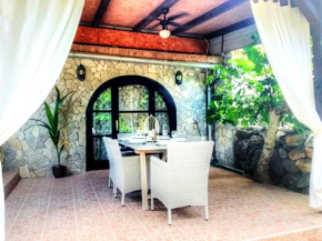 Holiday House Little Precious by El-Pi Tours